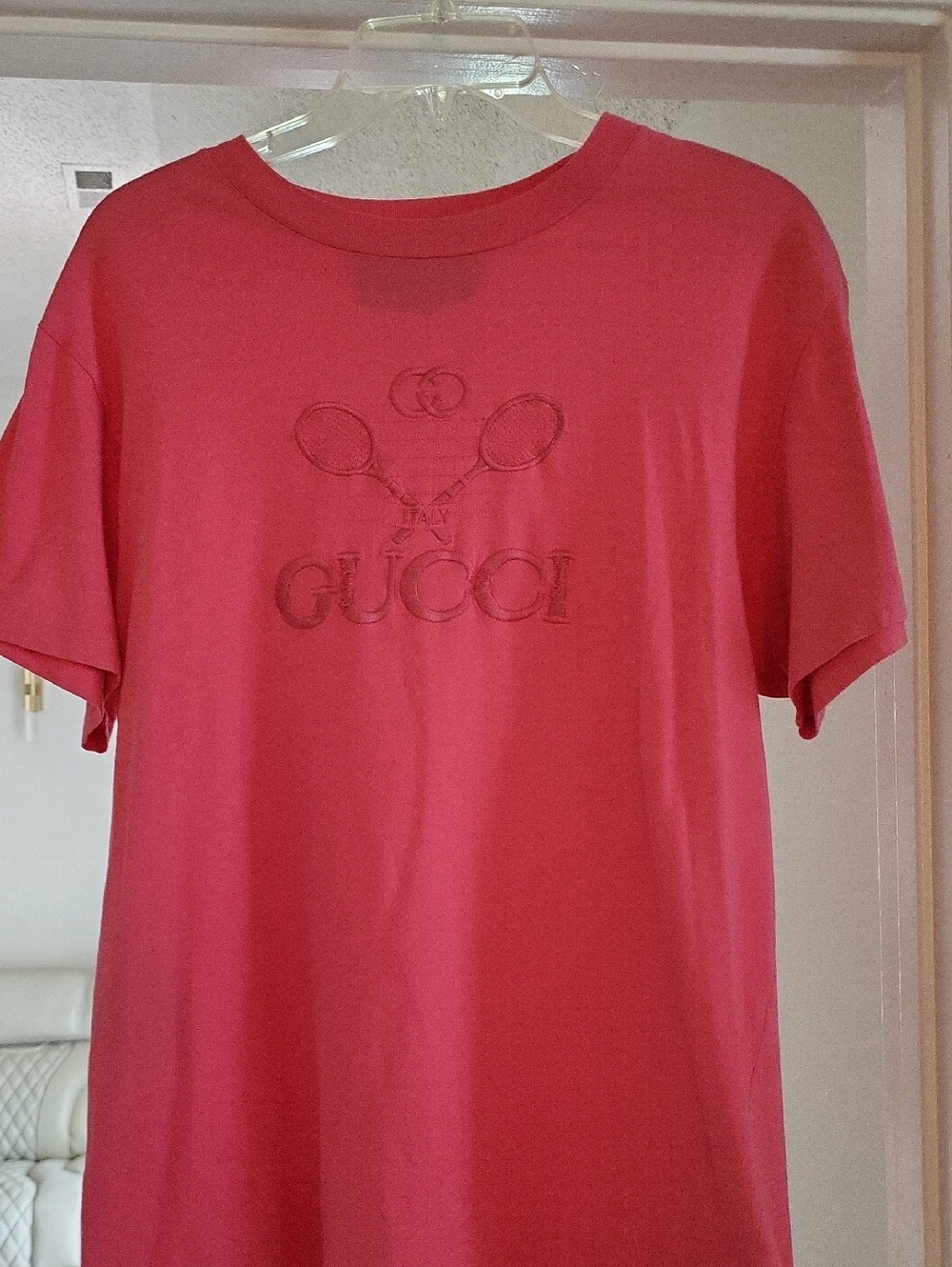 100 % Authenic Gucci Hot Pink Logo Tennis Tee 21in. Across 25in. Top to Waist